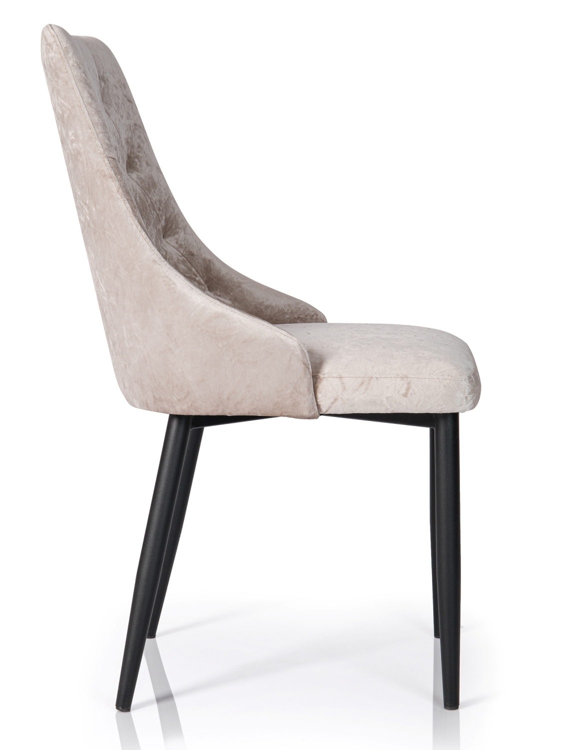 Krzesło tapicerowane na czarnych skośnych nogach drewnianych - widok z boku